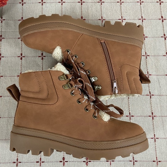 Nordstrom “Chiara” Lug Ankle Boots Fully Faux Sherpa Lined & Faux Leather 7 - Picture 7 of 7